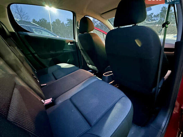 Красный Пежо 207, объемом двигателя 1.36 л и пробегом 140 тыс. км за 5300 $, фото 12 на Automoto.ua