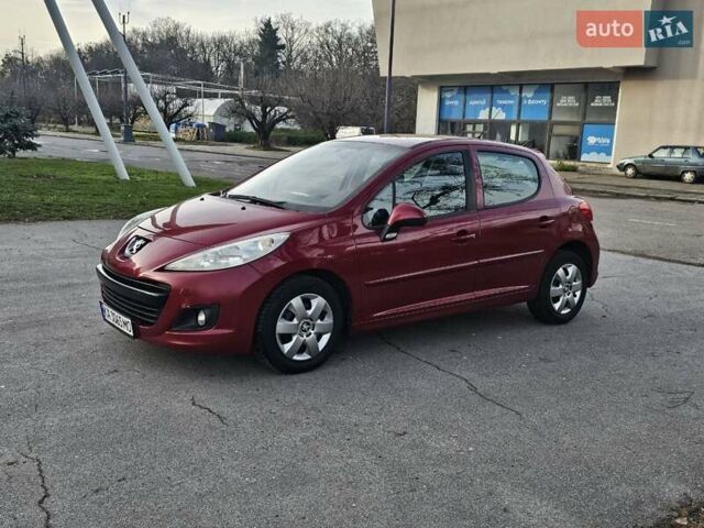 Красный Пежо 207, объемом двигателя 1.36 л и пробегом 180 тыс. км за 4300 $, фото 5 на Automoto.ua