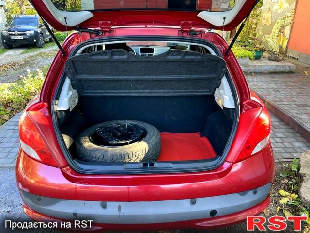 Красный Пежо 207, объемом двигателя 1.4 л и пробегом 103 тыс. км за 5600 $, фото 6 на Automoto.ua