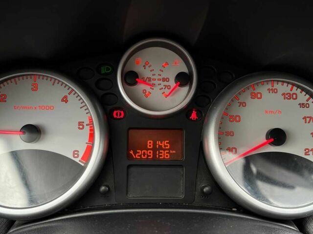 Красный Пежо 207, объемом двигателя 1.4 л и пробегом 209 тыс. км за 5800 $, фото 9 на Automoto.ua