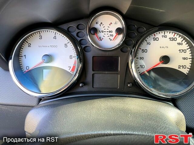 Красный Пежо 207, объемом двигателя 1.4 л и пробегом 103 тыс. км за 5600 $, фото 7 на Automoto.ua