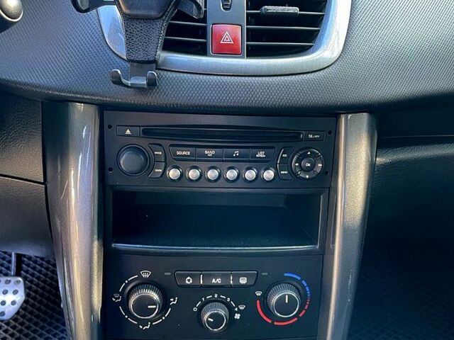 Красный Пежо 207, объемом двигателя 1.4 л и пробегом 103 тыс. км за 5600 $, фото 8 на Automoto.ua