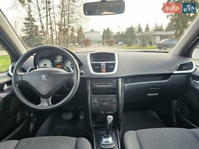 Красный Пежо 207, объемом двигателя 1.36 л и пробегом 180 тыс. км за 4300 $, фото 21 на Automoto.ua