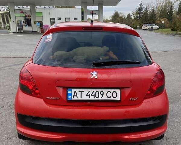 Пежо 207 2011 в Ивано-Франковске на Automoto.ua Красный Пежо 207, объемом двигателя 1.4 л и пробегом 270 тыс. км за 4600 $, фото 3 на Automoto.ua