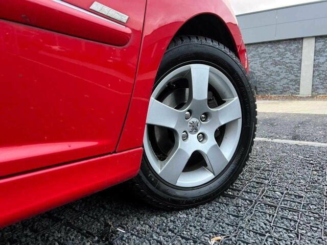 Пежо 207 2012 у Києві на Automoto.ua Червоний Пежо 207, об'ємом двигуна 1.6 л та пробігом 87 тис. км за 6450 $, фото 4 на Automoto.ua