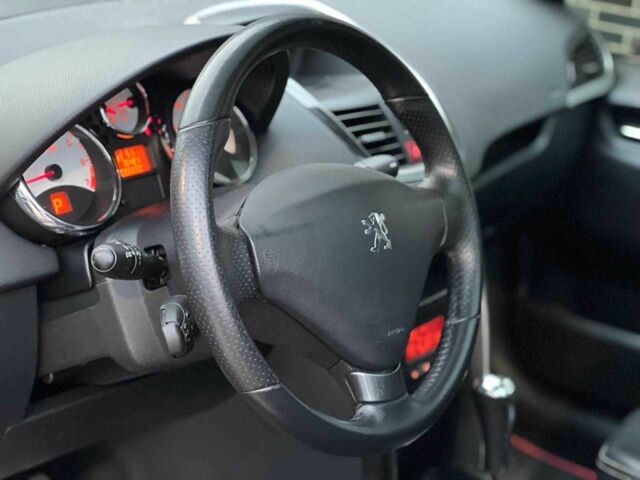 Пежо 207 2012 у Києві на Automoto.ua Червоний Пежо 207, об'ємом двигуна 1.6 л та пробігом 87 тис. км за 6450 $, фото 11 на Automoto.ua