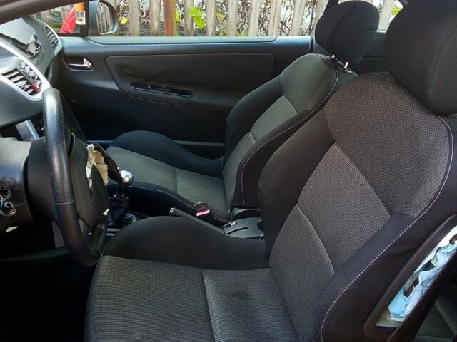 Червоний Пежо 207, об'ємом двигуна 1.6 л та пробігом 125 тис. км за 3000 $, фото 1 на Automoto.ua