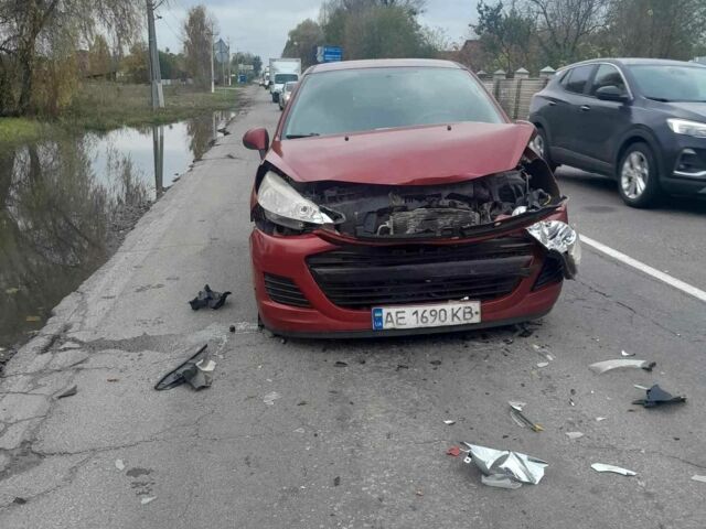 Красный Пежо 207, объемом двигателя 1.4 л и пробегом 326 тыс. км за 2000 $, фото 3 на Automoto.ua