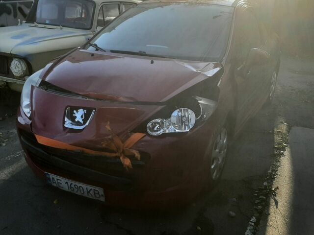 Красный Пежо 207, объемом двигателя 1.4 л и пробегом 326 тыс. км за 2000 $, фото 2 на Automoto.ua