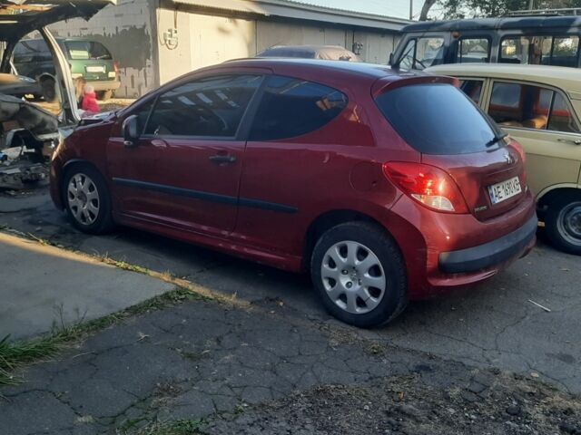 Красный Пежо 207, объемом двигателя 1.4 л и пробегом 326 тыс. км за 2000 $, фото 1 на Automoto.ua