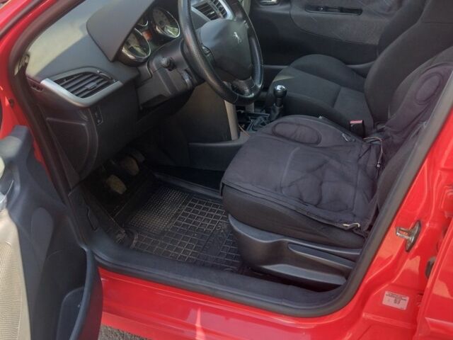 Червоний Пежо 207, об'ємом двигуна 1.4 л та пробігом 146 тис. км за 5000 $, фото 5 на Automoto.ua