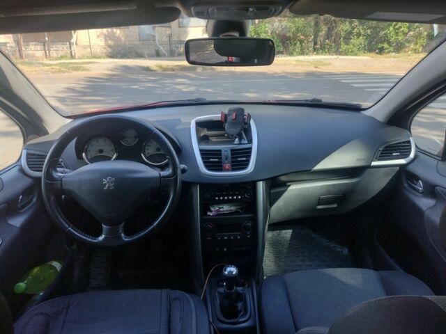 Червоний Пежо 207, об'ємом двигуна 1.4 л та пробігом 146 тис. км за 5000 $, фото 9 на Automoto.ua