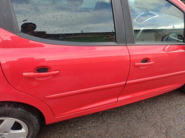 Червоний Пежо 207, об'ємом двигуна 1.4 л та пробігом 146 тис. км за 5000 $, фото 12 на Automoto.ua