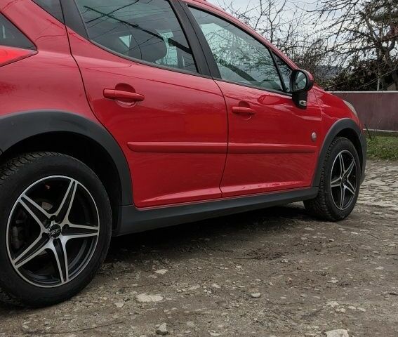 Красный Пежо 207, объемом двигателя 1.6 л и пробегом 230 тыс. км за 5300 $, фото 4 на Automoto.ua