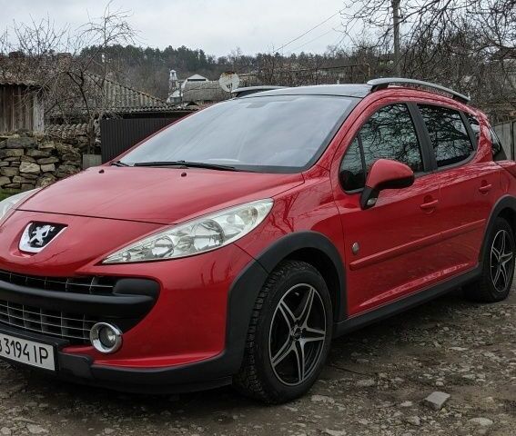 Красный Пежо 207, объемом двигателя 1.6 л и пробегом 230 тыс. км за 5300 $, фото 1 на Automoto.ua