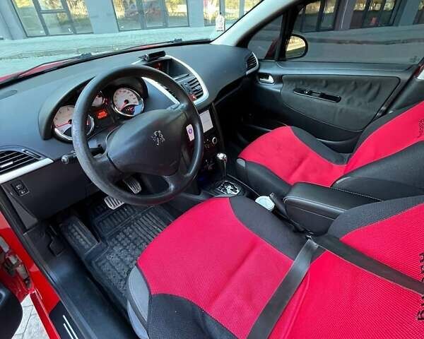 Пежо 207 2008 в Новояворовск на Automoto.ua Красный Пежо 207, объемом двигателя 1.6 л и пробегом 204 тыс. км за 5599 $, фото 25 на Automoto.ua