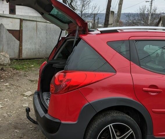 Красный Пежо 207, объемом двигателя 1.6 л и пробегом 230 тыс. км за 5300 $, фото 10 на Automoto.ua