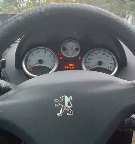 Червоний Пежо 207, об'ємом двигуна 1.4 л та пробігом 230 тис. км за 4500 $, фото 3 на Automoto.ua