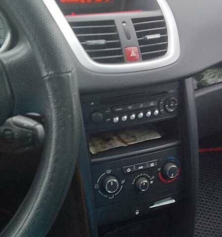 Червоний Пежо 207, об'ємом двигуна 1.4 л та пробігом 230 тис. км за 4500 $, фото 12 на Automoto.ua