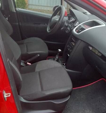 Червоний Пежо 207, об'ємом двигуна 1.4 л та пробігом 230 тис. км за 4500 $, фото 11 на Automoto.ua