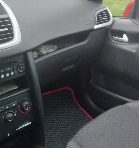 Червоний Пежо 207, об'ємом двигуна 1.4 л та пробігом 230 тис. км за 4500 $, фото 6 на Automoto.ua