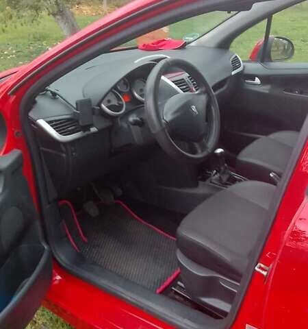 Червоний Пежо 207, об'ємом двигуна 1.4 л та пробігом 230 тис. км за 4500 $, фото 9 на Automoto.ua