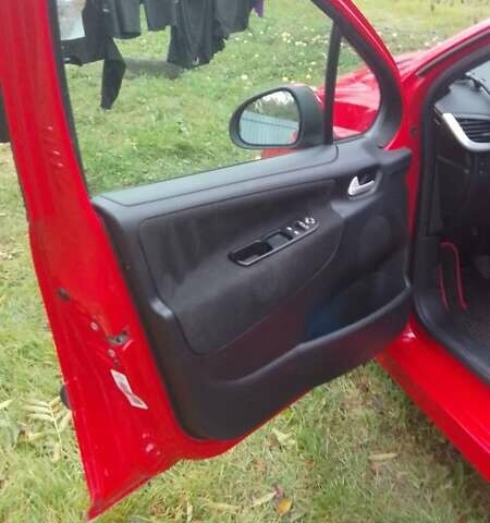 Червоний Пежо 207, об'ємом двигуна 1.4 л та пробігом 230 тис. км за 4500 $, фото 10 на Automoto.ua