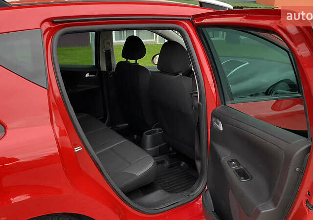 Красный Пежо 207, объемом двигателя 1.56 л и пробегом 265 тыс. км за 5500 $, фото 7 на Automoto.ua