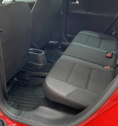 Красный Пежо 207, объемом двигателя 1.56 л и пробегом 265 тыс. км за 5500 $, фото 8 на Automoto.ua