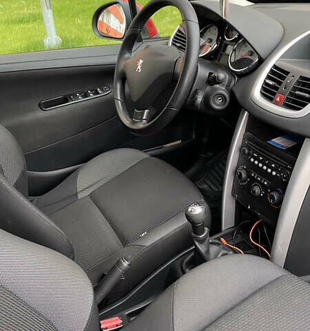 Красный Пежо 207, объемом двигателя 1.56 л и пробегом 265 тыс. км за 5500 $, фото 6 на Automoto.ua