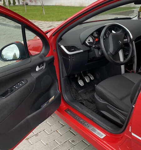 Красный Пежо 207, объемом двигателя 1.56 л и пробегом 265 тыс. км за 5500 $, фото 5 на Automoto.ua