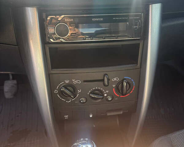 Пежо 207, объемом двигателя 1.6 л и пробегом 307 тыс. км за 3200 $, фото 14 на Automoto.ua