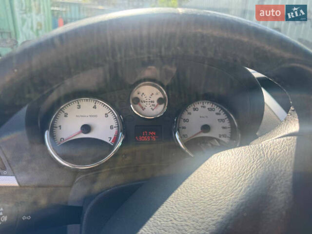 Пежо 207, объемом двигателя 1.6 л и пробегом 307 тыс. км за 3200 $, фото 13 на Automoto.ua