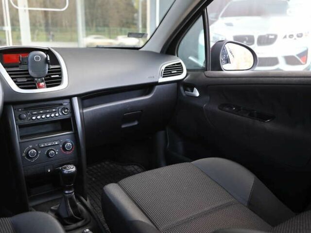 Пежо 207, объемом двигателя 1.4 л и пробегом 159 тыс. км за 5600 $, фото 10 на Automoto.ua