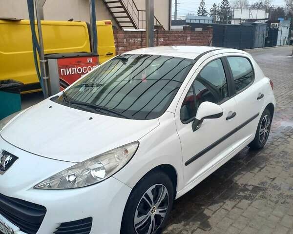 Пежо 207, объемом двигателя 1.4 л и пробегом 270 тыс. км за 5500 $, фото 3 на Automoto.ua