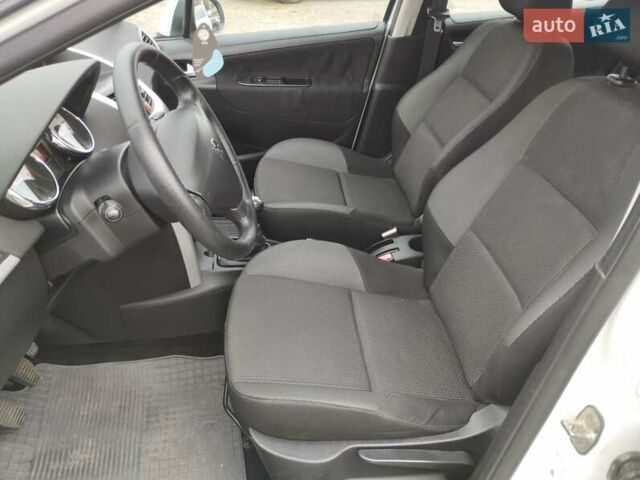 Пежо 207, объемом двигателя 1.36 л и пробегом 197 тыс. км за 4150 $, фото 3 на Automoto.ua