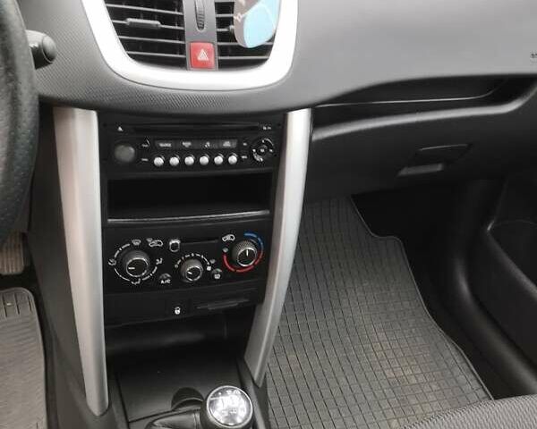 Пежо 207, объемом двигателя 1.36 л и пробегом 197 тыс. км за 4150 $, фото 4 на Automoto.ua