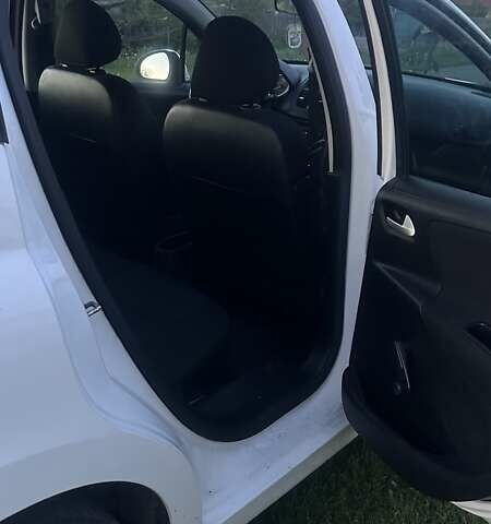 Пежо 207, объемом двигателя 1.4 л и пробегом 182 тыс. км за 4700 $, фото 5 на Automoto.ua