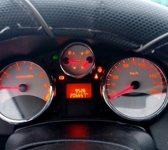 Пежо 207, объемом двигателя 1.6 л и пробегом 206 тыс. км за 6000 $, фото 7 на Automoto.ua