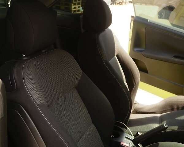 Желтый Пежо 207, объемом двигателя 1.61 л и пробегом 192 тыс. км за 6300 $, фото 2 на Automoto.ua