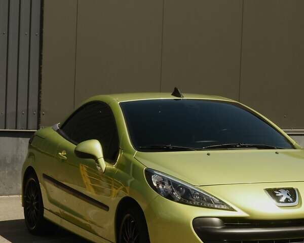 Желтый Пежо 207, объемом двигателя 1.61 л и пробегом 192 тыс. км за 6300 $, фото 4 на Automoto.ua