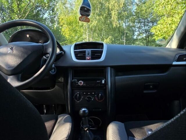 Серый Пежо 207, объемом двигателя 1.6 л и пробегом 196 тыс. км за 4400 $, фото 6 на Automoto.ua