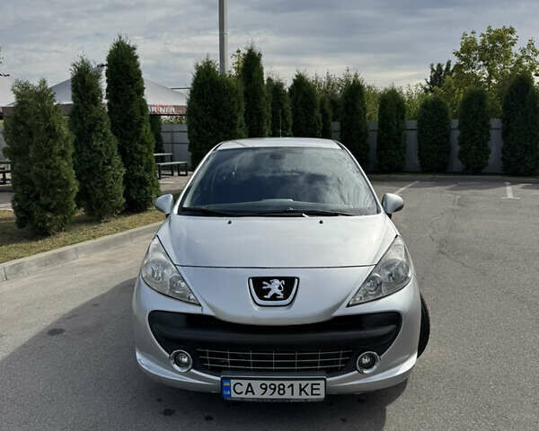 Серый Пежо 207, объемом двигателя 1.6 л и пробегом 136 тыс. км за 4400 $, фото 1 на Automoto.ua