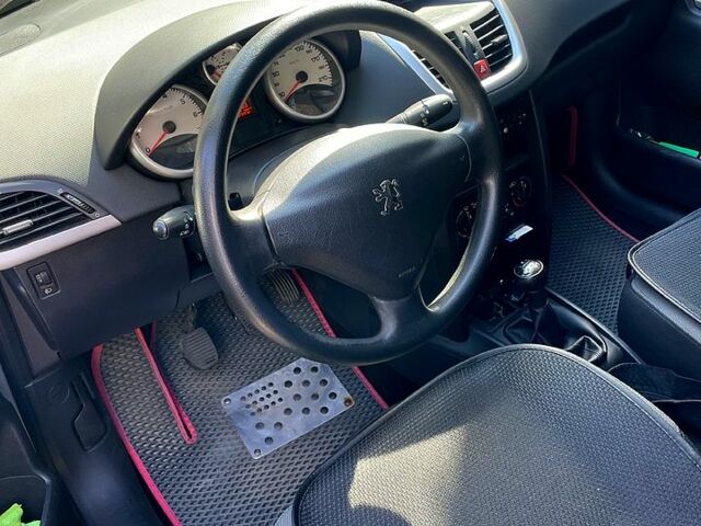 Серый Пежо 207, объемом двигателя 1.4 л и пробегом 146 тыс. км за 5000 $, фото 6 на Automoto.ua