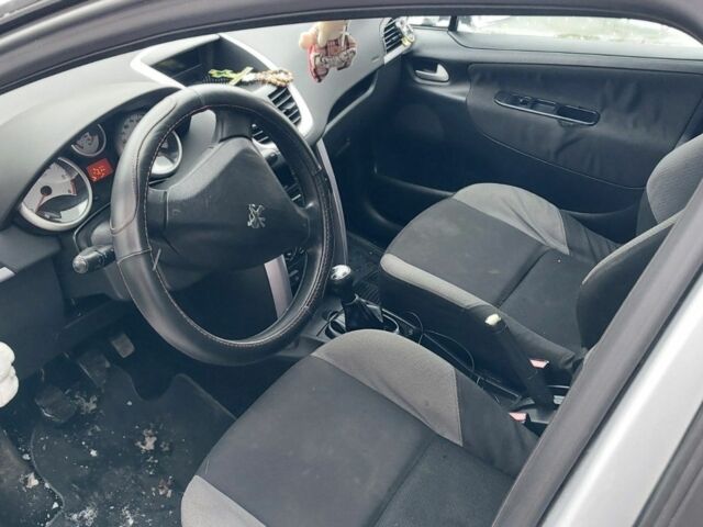 Серый Пежо 207, объемом двигателя 1.4 л и пробегом 220 тыс. км за 3550 $, фото 6 на Automoto.ua