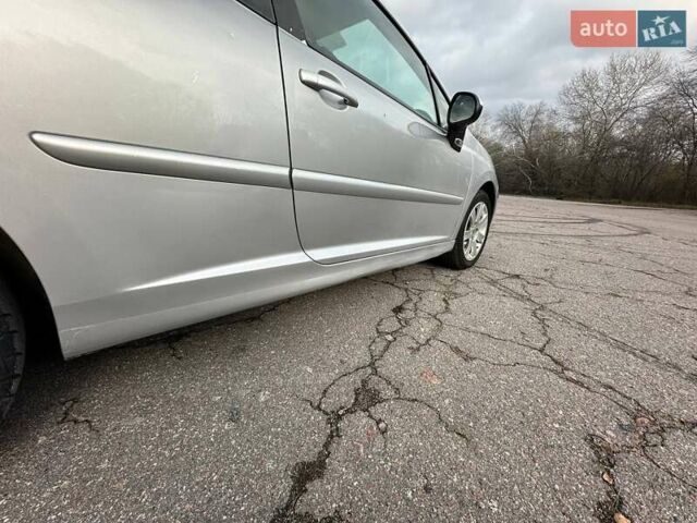 Сірий Пежо 207, об'ємом двигуна 1.6 л та пробігом 140 тис. км за 4000 $, фото 9 на Automoto.ua