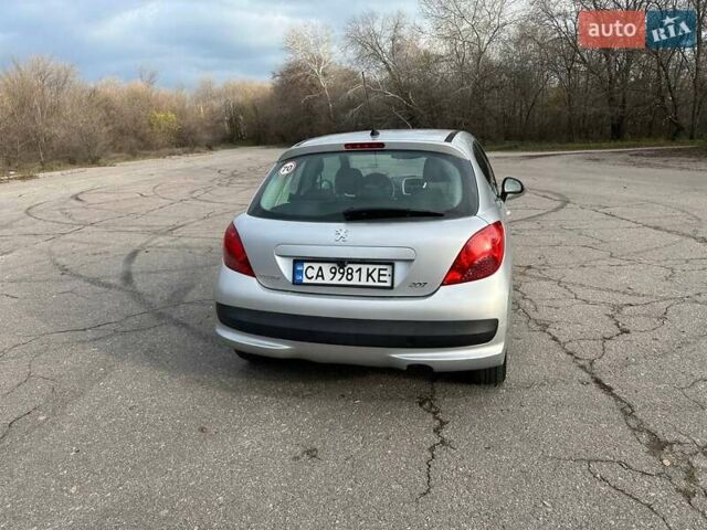 Сірий Пежо 207, об'ємом двигуна 1.6 л та пробігом 140 тис. км за 4000 $, фото 3 на Automoto.ua