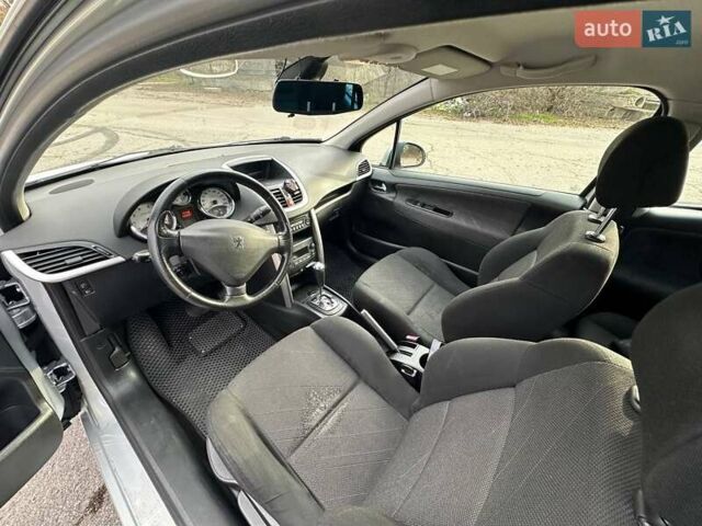 Сірий Пежо 207, об'ємом двигуна 1.6 л та пробігом 140 тис. км за 4000 $, фото 17 на Automoto.ua