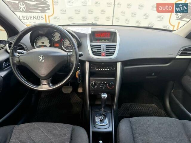 Серый Пежо 207, объемом двигателя 1.6 л и пробегом 167 тыс. км за 4900 $, фото 6 на Automoto.ua