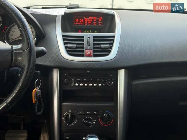 Серый Пежо 207, объемом двигателя 1.6 л и пробегом 167 тыс. км за 4900 $, фото 10 на Automoto.ua